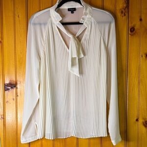 Who What Wear Cream Sheer Pleated Blouse